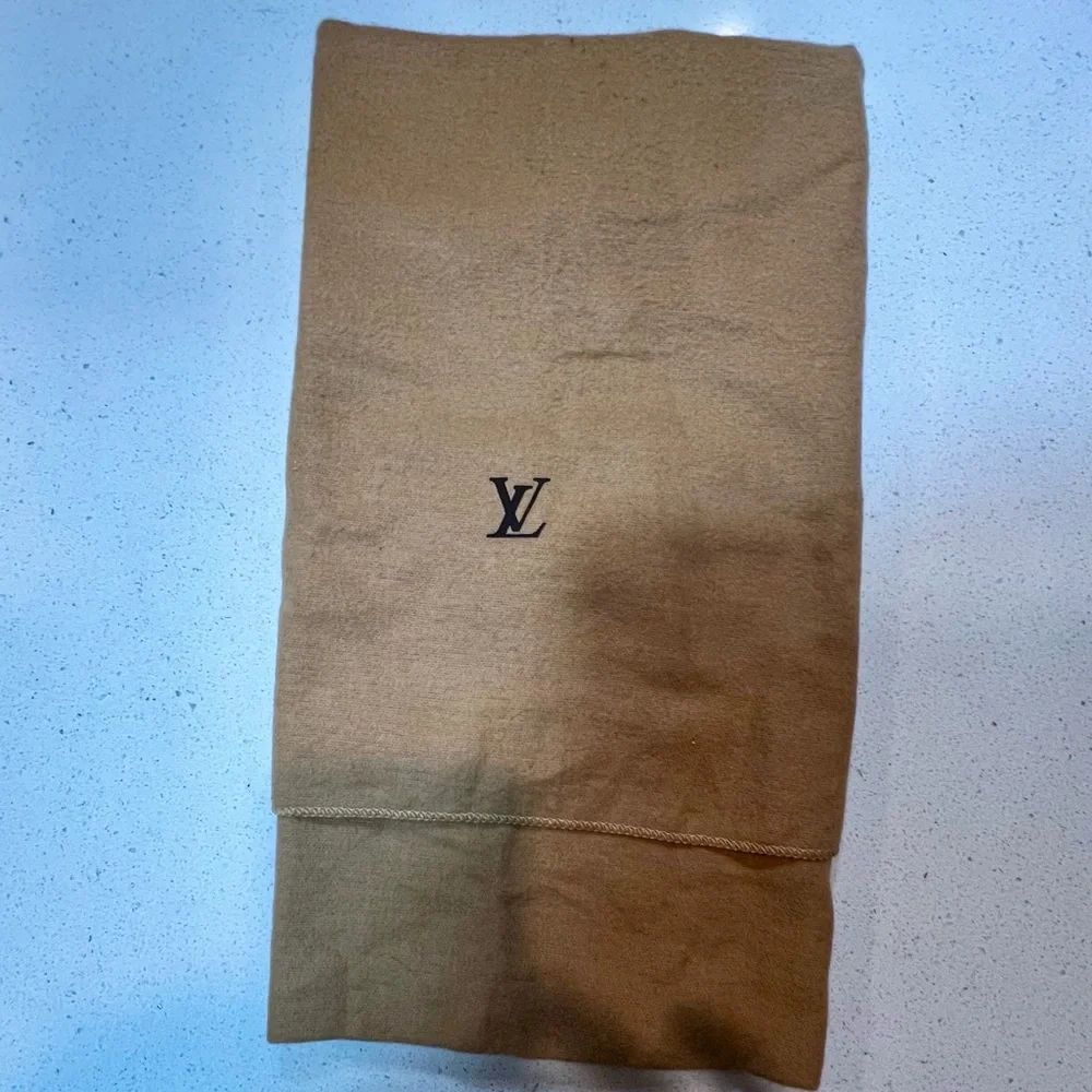 Louis Vuitton XL Wallet/ Clutch Duster Bag 🤎